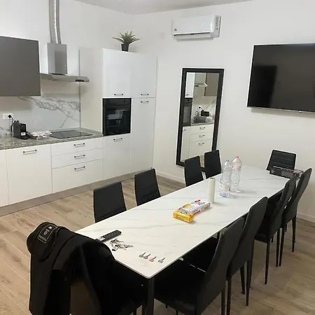 New House - Garden Park Bbq Дом отдыха *