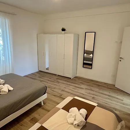 New House - Garden Park Bbq Holiday home